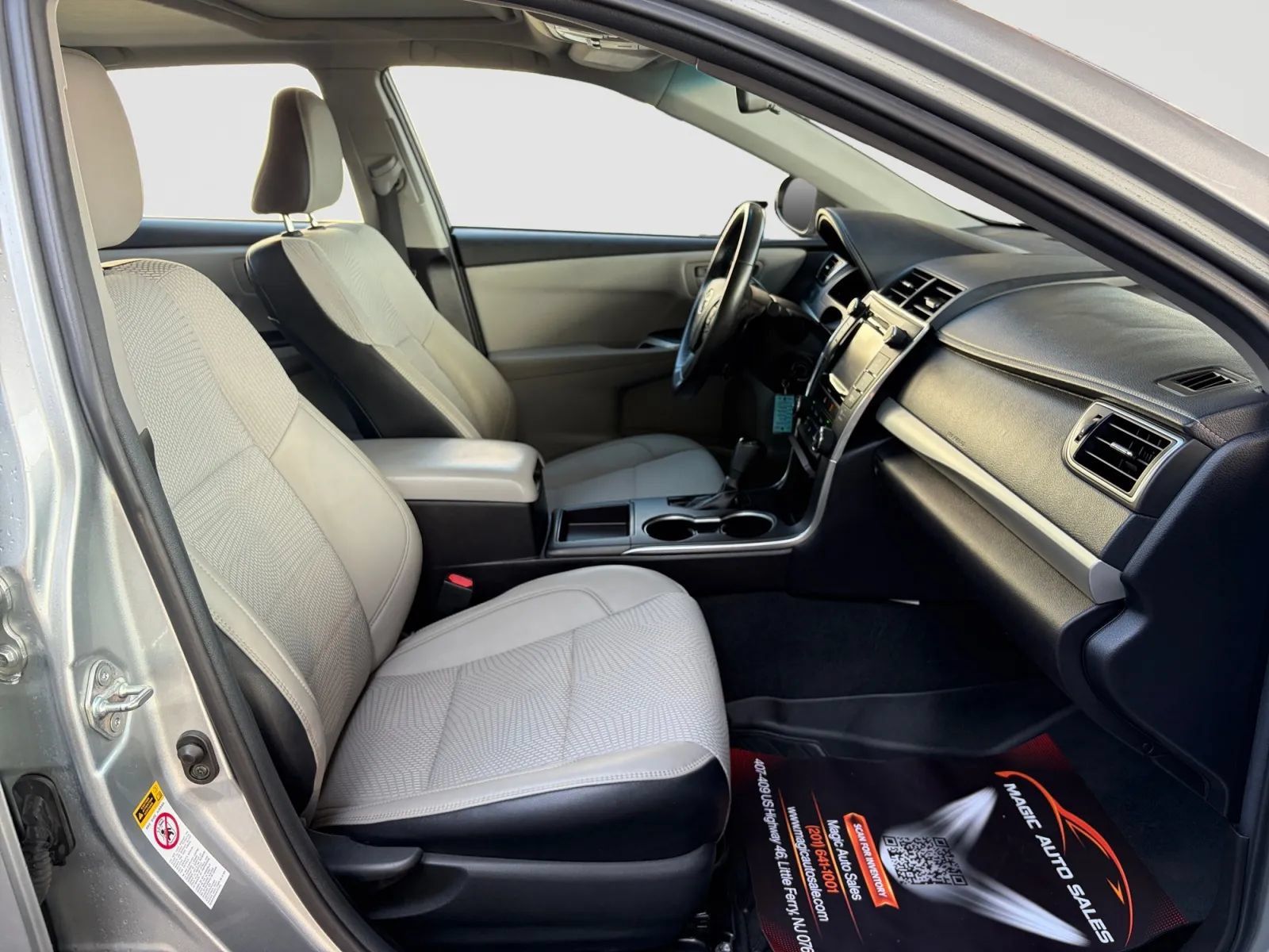 Used 2017 Toyota Camry SE FWD image 20