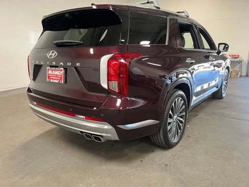 Used 2024 Hyundai Palisade Calligraphy FWD image 3