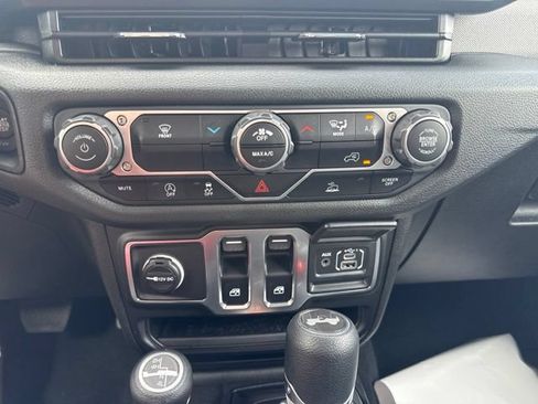 Used 2025 Jeep Wrangler Sport AWD/4WD image 30