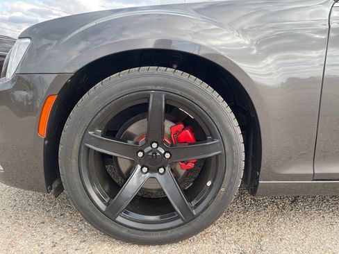 Used 2023 Chrysler 300 Touring image 2