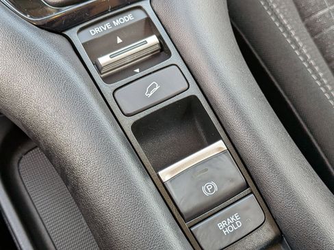 Certified 2025 Honda HR-V LX image 21