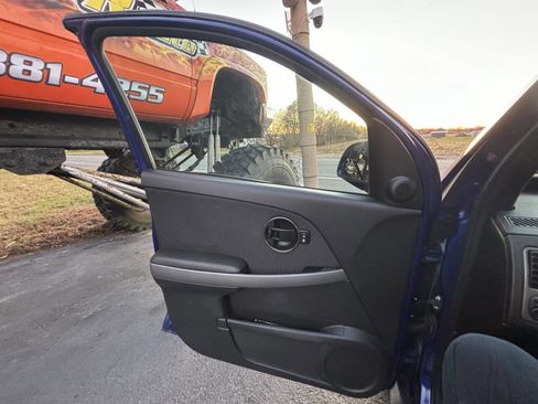 Used 2006 Pontiac Torrent 2WD w/ Preferred Package image 19