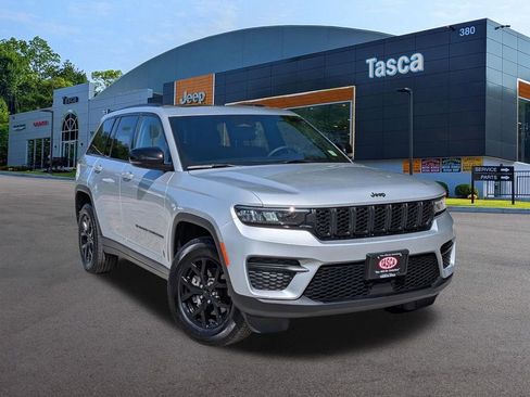 Used 2025 Jeep Grand Cherokee Altitude AWD/4WD image 1