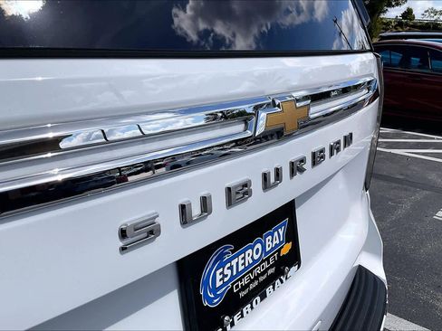 Used 2022 Chevrolet Suburban LT w/ Luxury Package image 9