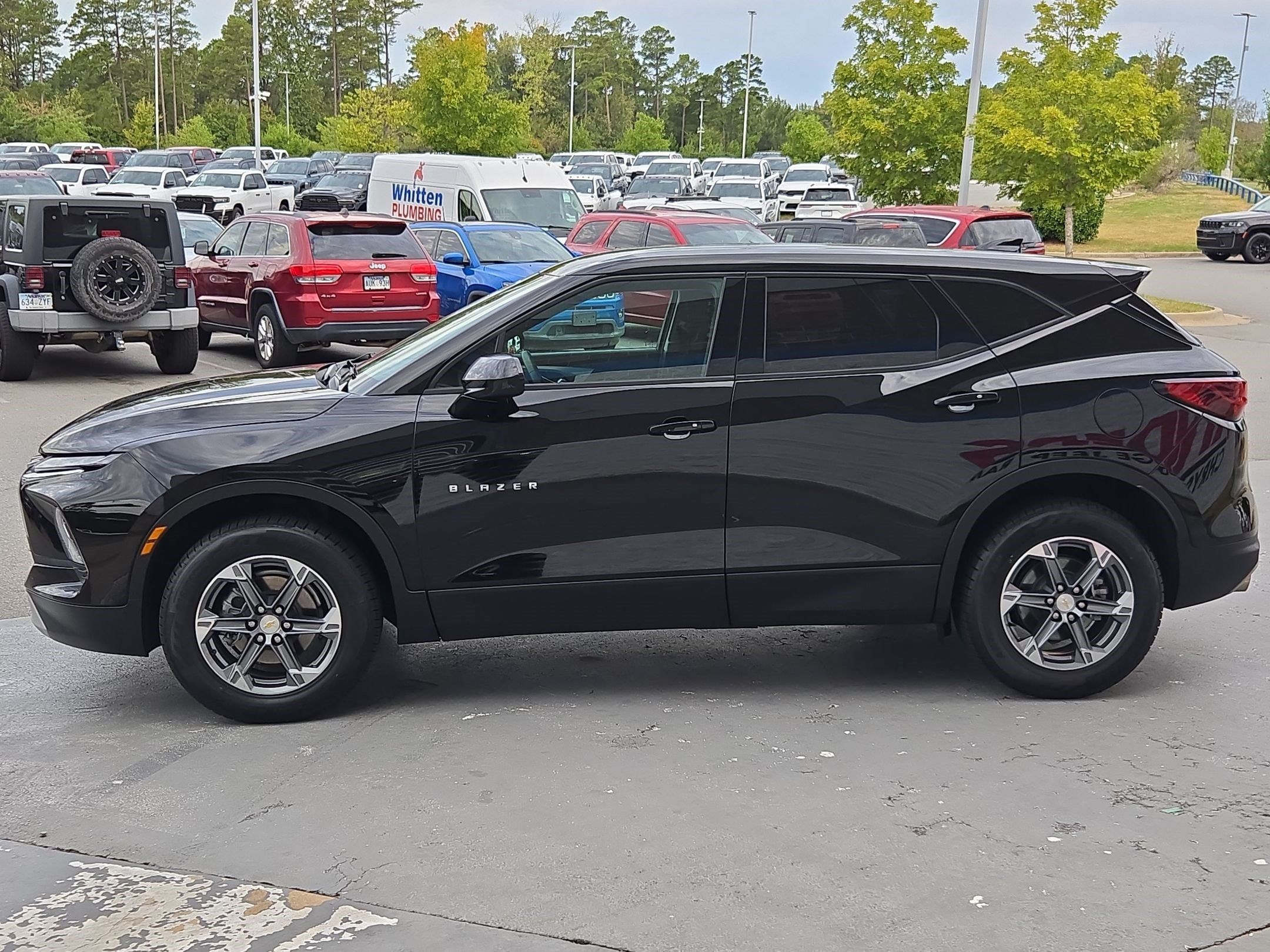 Used 2025 Chevrolet Blazer LT FWD image 4