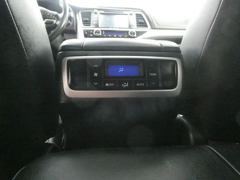 Used 2019 Toyota Highlander XLE image 33