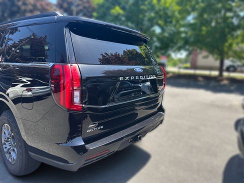 Used 2025 Ford Expedition Active AWD/4WD image 23