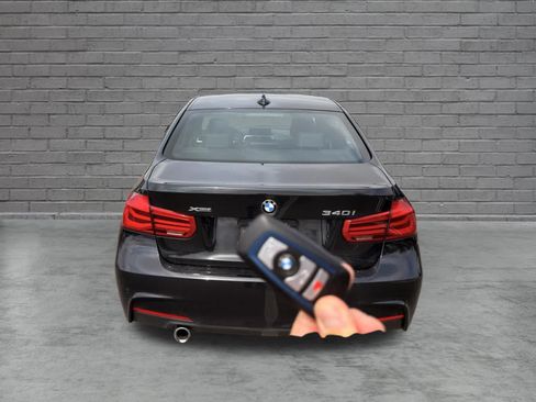 Used 2018 BMW 340i xDrive Sedan AWD/4WD image 7