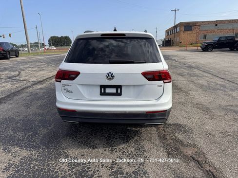 Used 2018 Volkswagen Tiguan SE w/ Panoramic Sunroof Package FWD image 7