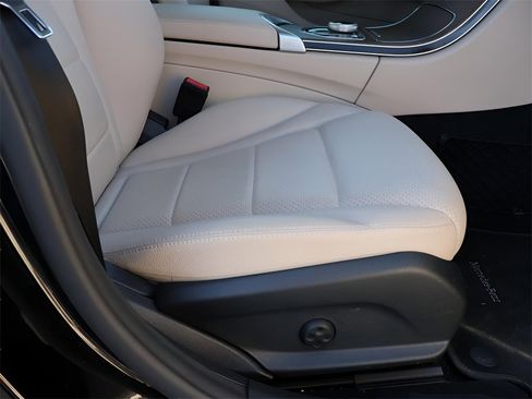 Used 2020 Mercedes-Benz C 300 4MATIC Sedan image 12