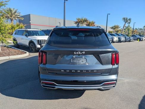 Used 2022 Kia Sorento EX FWD image 4