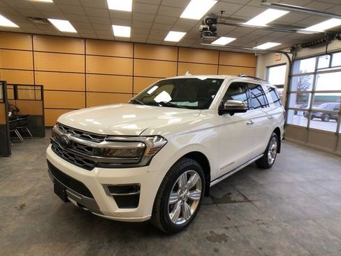 Certified 2023 Ford Expedition Platinum image 3