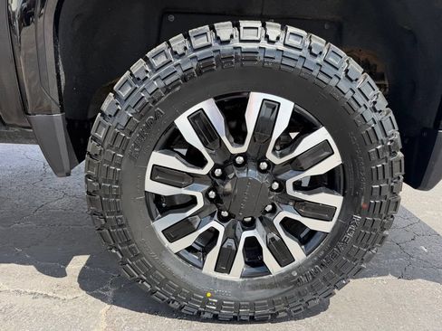 Used 2024 GMC Sierra 2500 Denali Ultimate AWD/4WD image 17