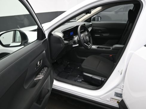 Certified 2025 Nissan Kicks S image 10