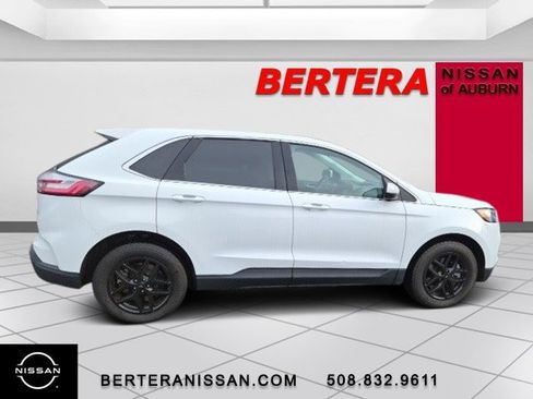 Used 2024 Ford Edge SEL image 2