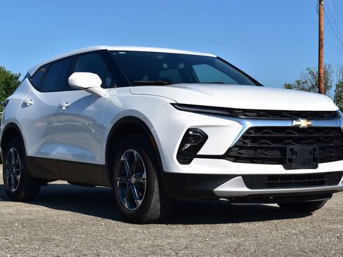 Used 2025 Chevrolet Blazer LT AWD/4WD image 3