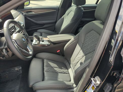 Certified 2022 BMW 530i w/ Convenience Package image 16