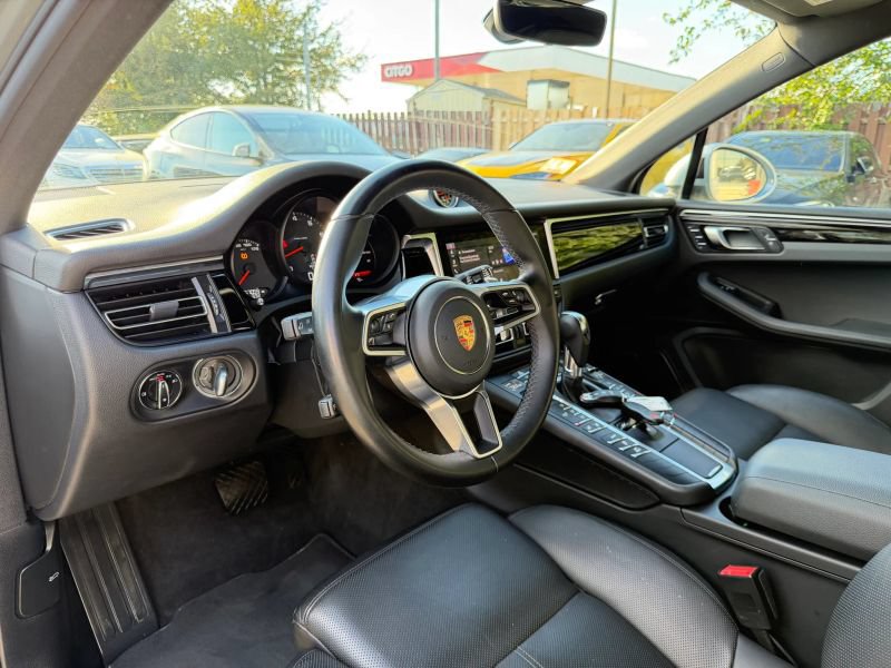 Used 2020 Porsche Macan AWD/4WD image 12