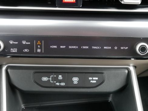 Certified 2025 Kia Carnival LXS image 23