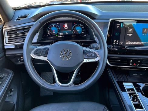 Used 2025 Volkswagen Atlas Cross Sport SE image 5