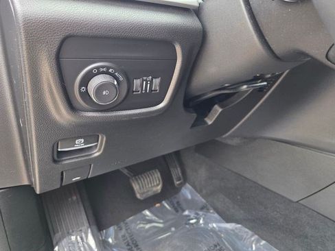 Certified 2023 Jeep Grand Cherokee Limited w/ Black Appearance Package AWD/4WD image 24