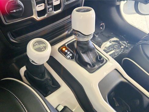 Used 2022 Jeep Gladiator Sport AWD/4WD image 27