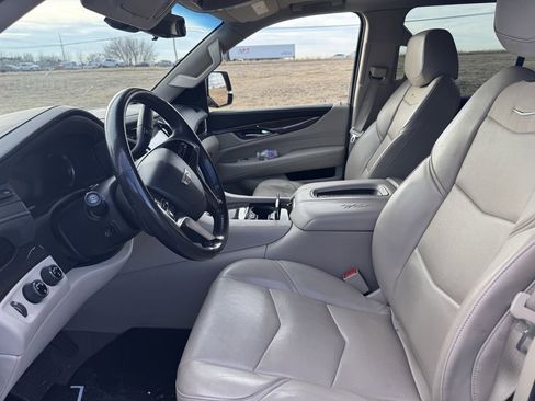 Used 2020 Cadillac Escalade Luxury image 9