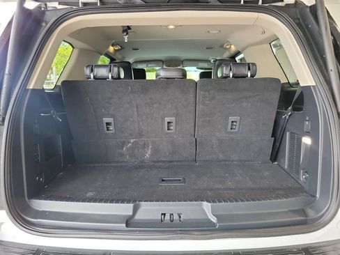 Used 2024 Ford Expedition XLT RWD image 6