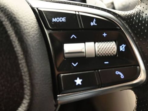 Used 2025 Genesis G70 2.5T AWD/4WD image 23