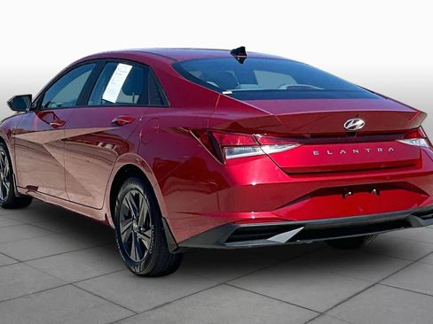 Used 2023 Hyundai Elantra SEL w/ Winter Weather Package FWD image 11