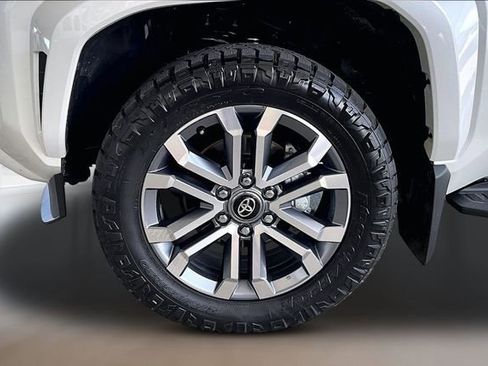 Used 2025 Toyota 4Runner Limited AWD/4WD image 29