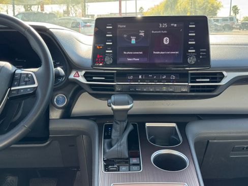 Used 2022 Toyota Sienna XLE image 15