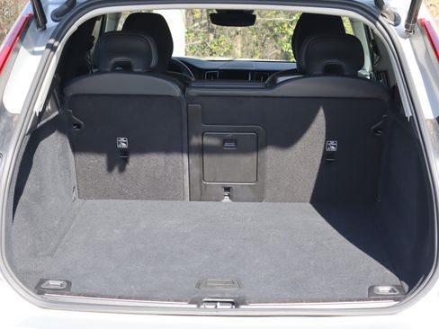 Used 2025 Volvo XC60 B5 Plus image 39