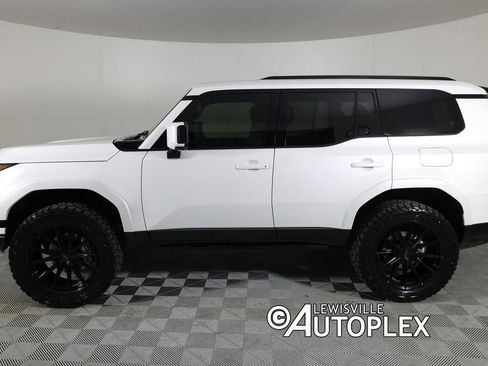 Used 2026 Lexus GX 550 w/ Accessory Package (2T) AWD/4WD image 8