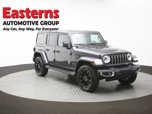 Used 2025 Jeep Wrangler Unlimited Sahara AWD/4WD image 45