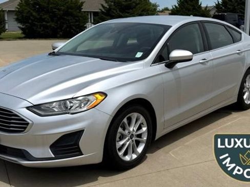 Used 2019 Ford Fusion SE FWD image 1