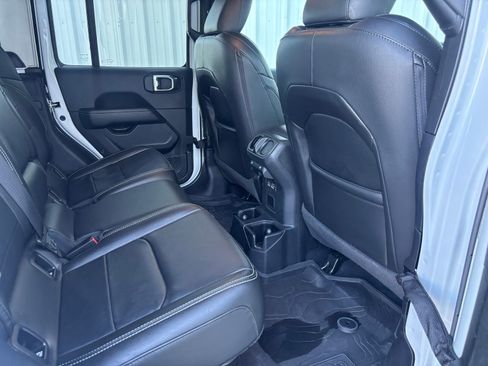 Used 2022 Jeep Gladiator Overland w/ Popular Equipment Package image 29