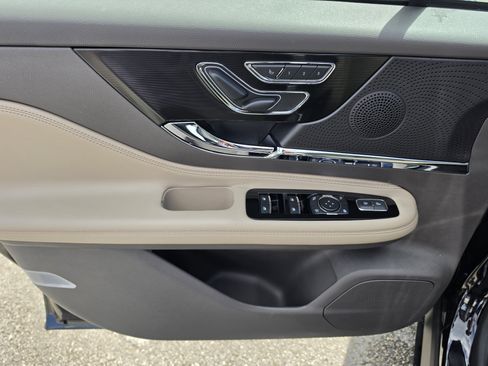 Used 2024 Lincoln Corsair FWD image 16