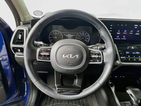 Used 2022 Kia Sorento EX w/ Panoramic Sunroof Package FWD image 17