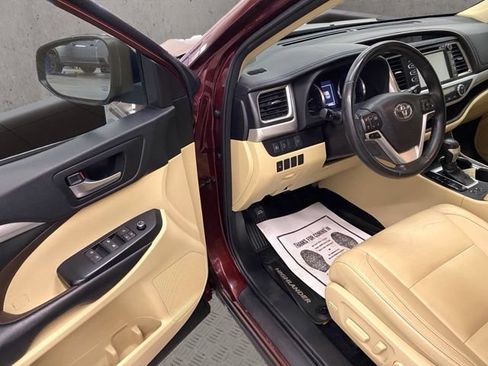 Used 2018 Toyota Highlander XLE AWD/4WD image 20