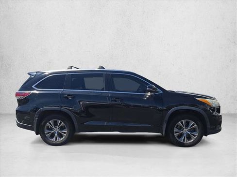 Used 2014 Toyota Highlander XLE AWD/4WD image 4