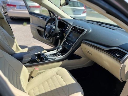 Used 2014 Ford Fusion SE w/ Equipment Group 202A image 11