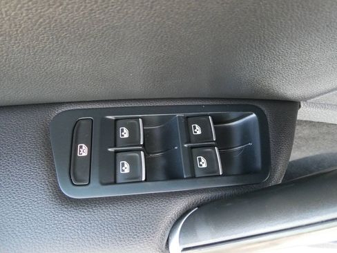 Used 2016 Volkswagen Golf R 4-Door AWD/4WD image 27