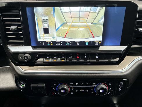Used 2022 Chevrolet Silverado 1500 High Country w/ Technology Package AWD/4WD image 23