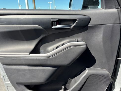Used 2025 Toyota Highlander XSE AWD/4WD image 18
