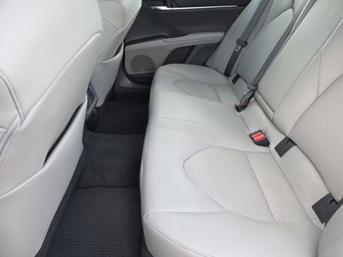 Used 2022 Toyota Camry XLE FWD image 10