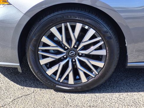 Used 2025 Nissan Altima 2.5 SV FWD image 31