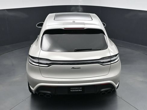 Certified 2025 Porsche Macan AWD/4WD image 19