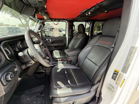 Used 2024 Jeep Wrangler Unlimited Rubicon AWD/4WD image 27