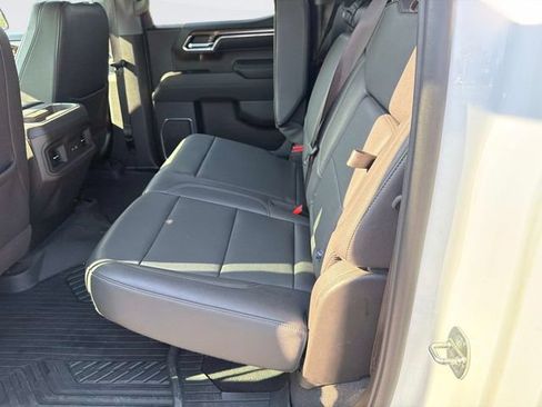 Used 2023 Chevrolet Silverado 1500 LT Trail Boss w/ LT Trail Boss Premium Package AWD/4WD image 13